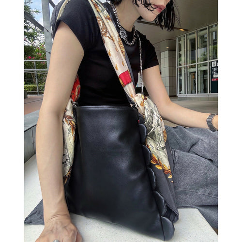 SYNTHETIC LEATHER SCALLOP BAG Keiyamaguchi works
