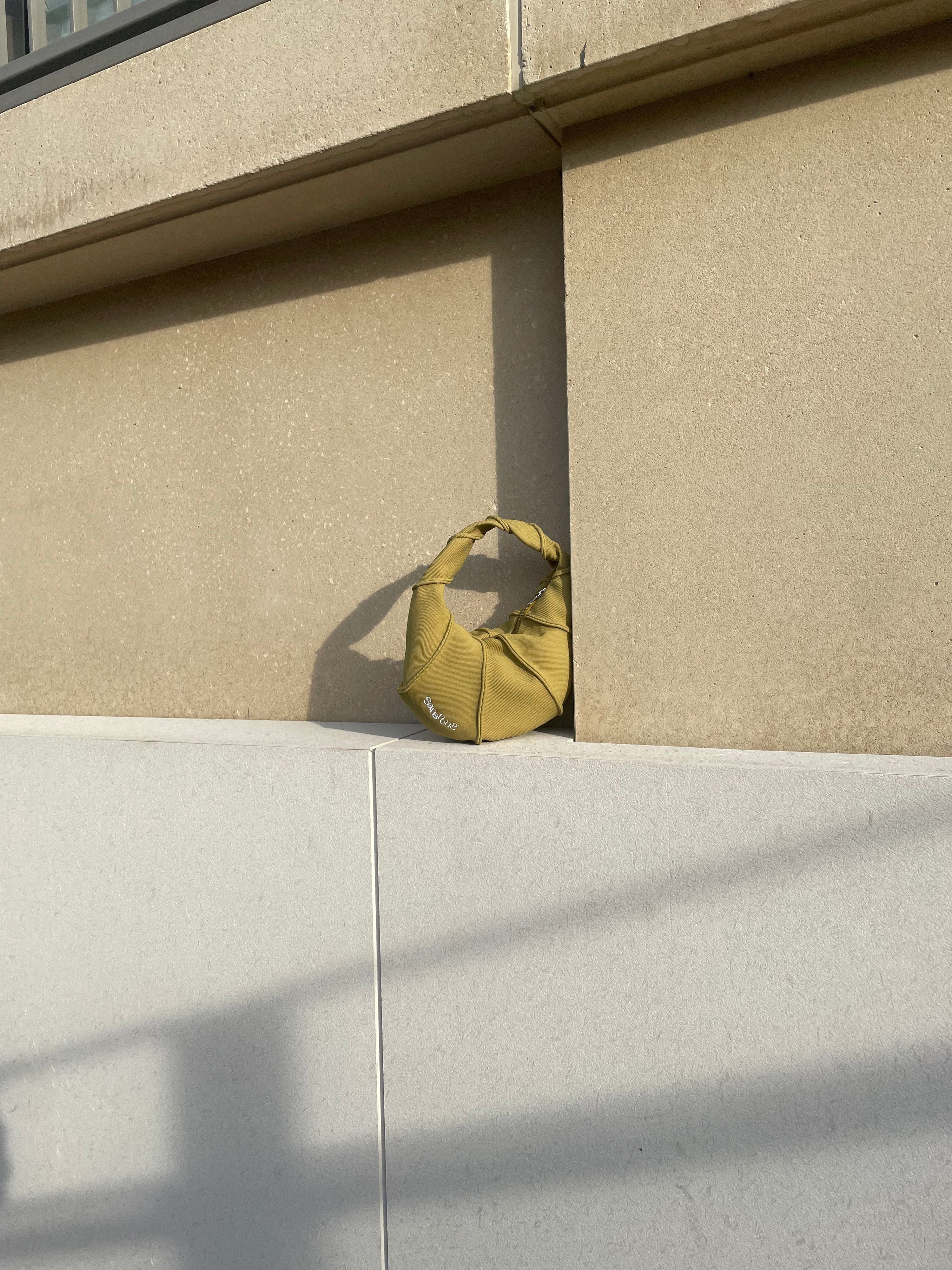 Shell Sling Bag Studio Stars