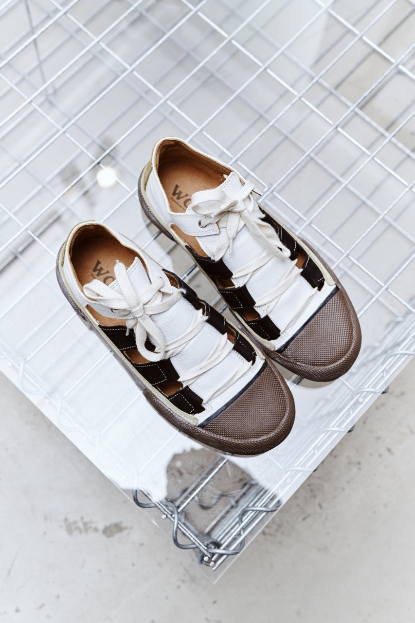 OPEN - WHITE BLACK WOLLOW