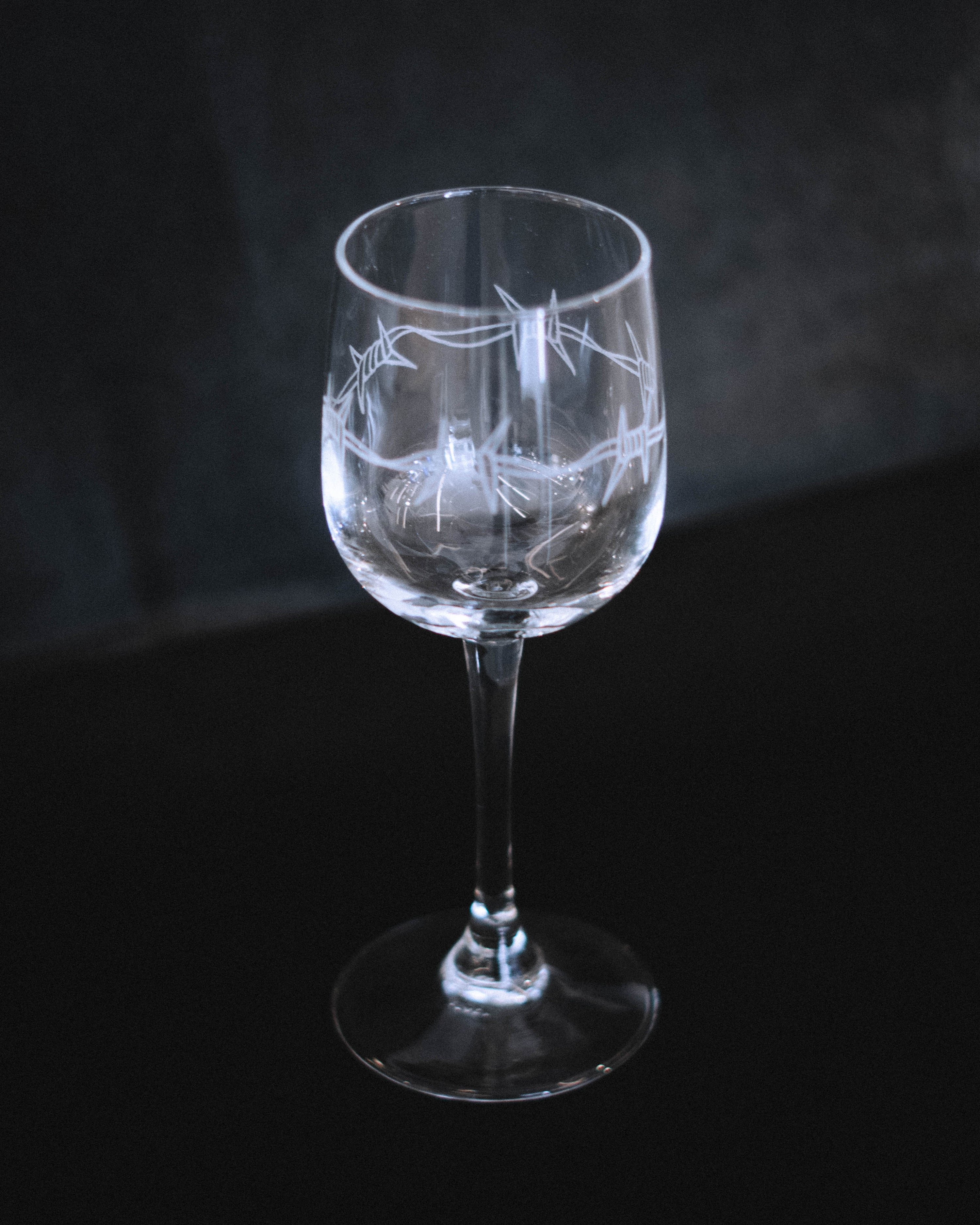 ENGRAVED WINE GLASSES #2 Lysdal