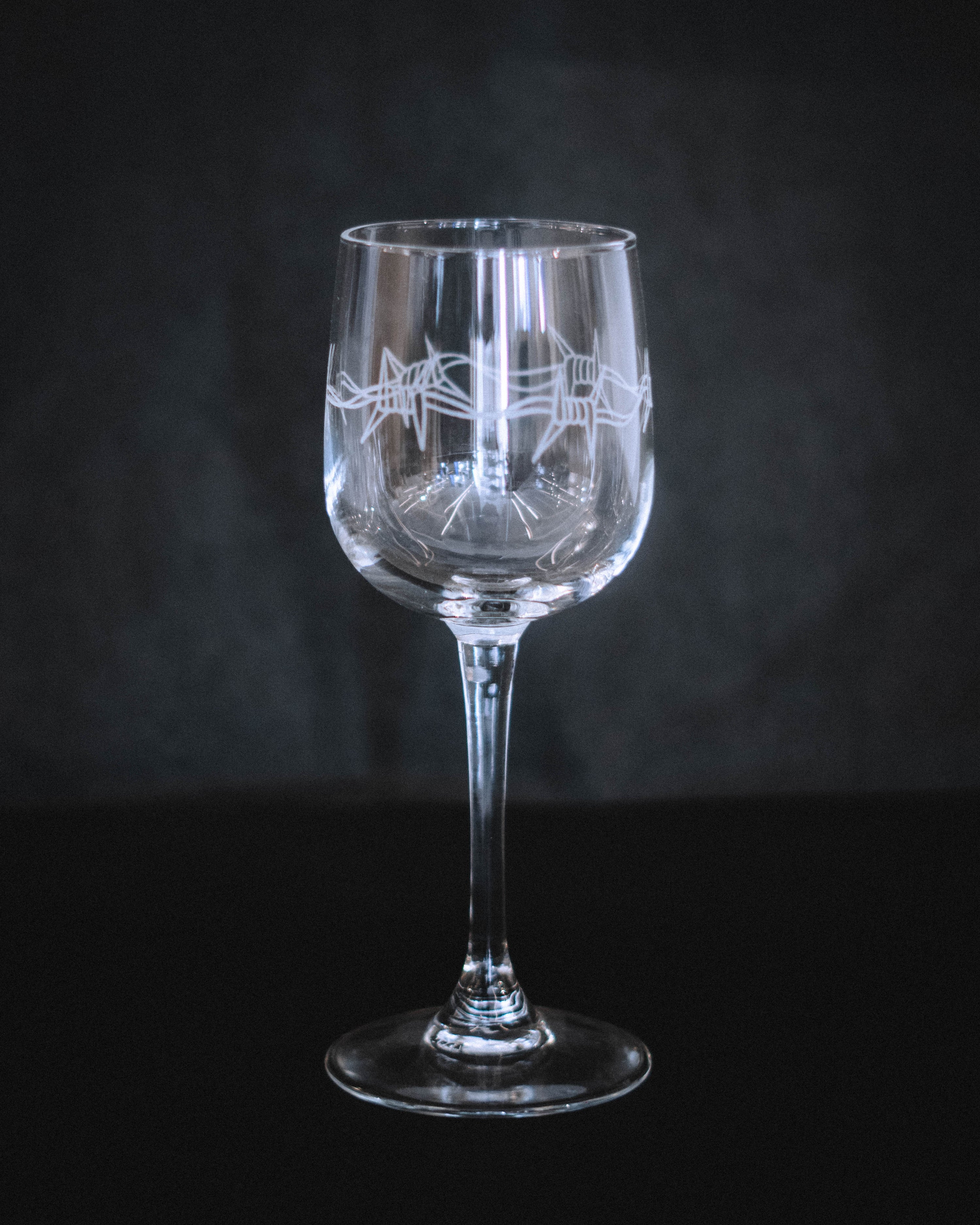 ENGRAVED WINE GLASSES #2 Lysdal