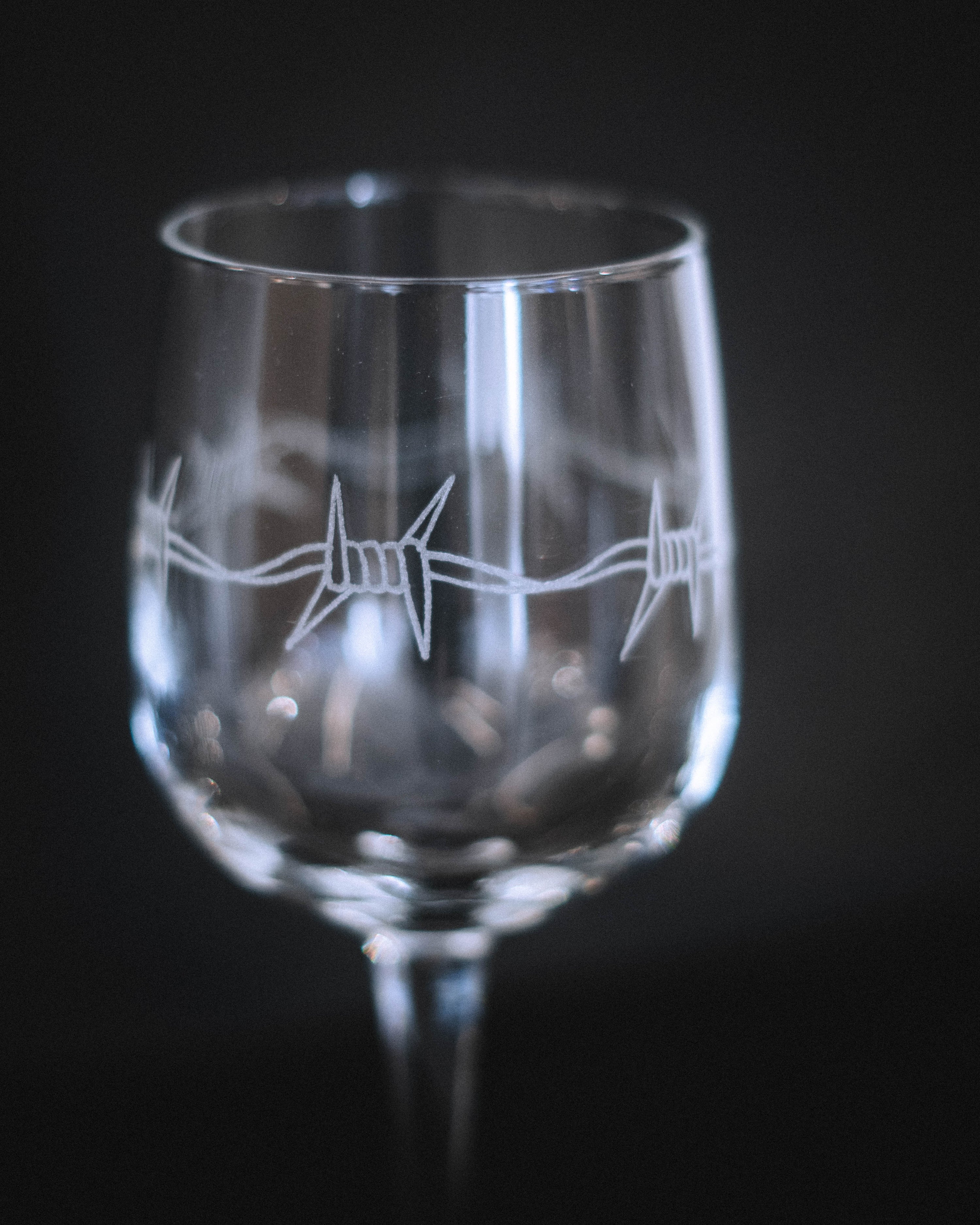ENGRAVED WINE GLASSES #2 Lysdal