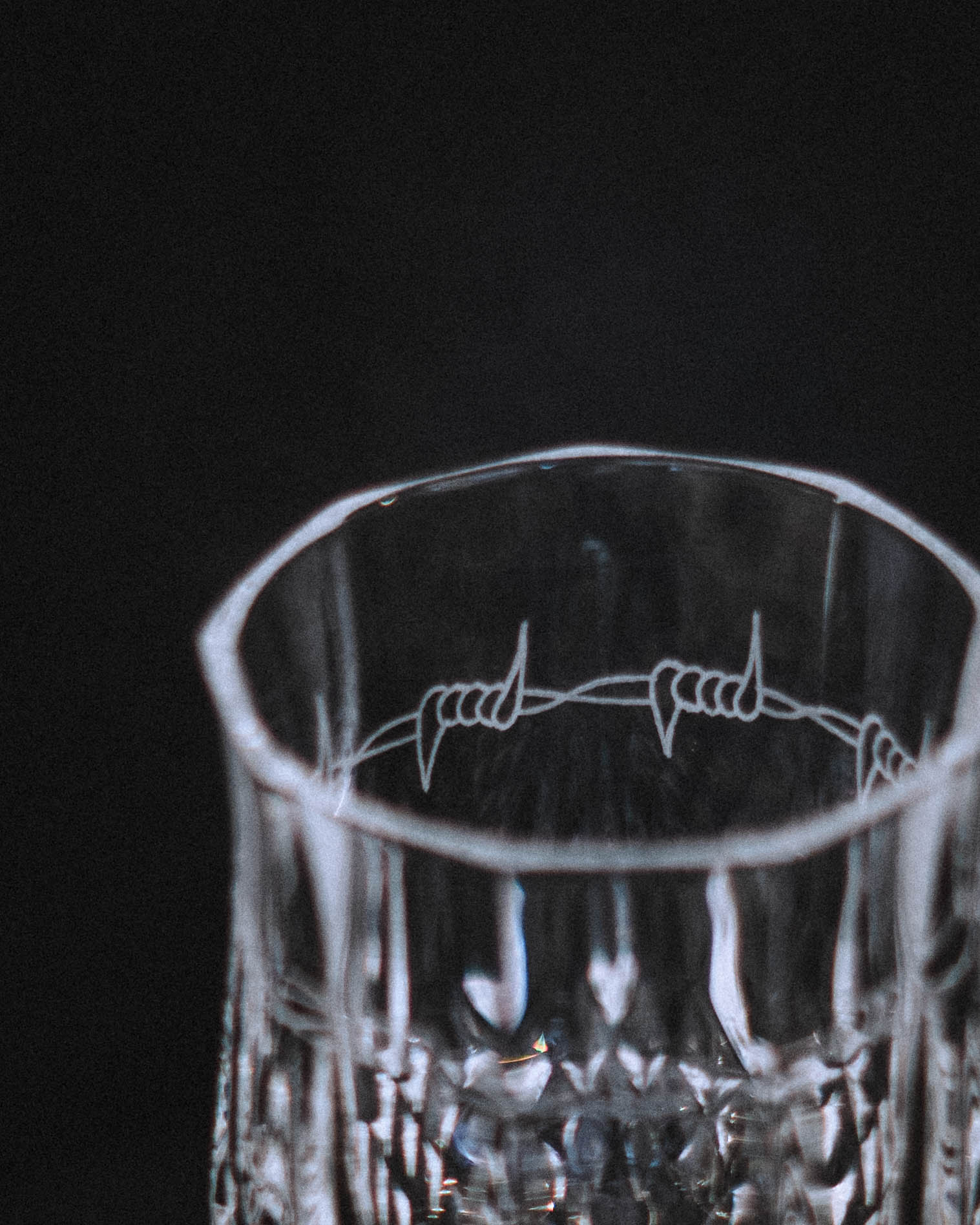 ENGRAVED WINE CRYSTAL GLASSES Lysdal