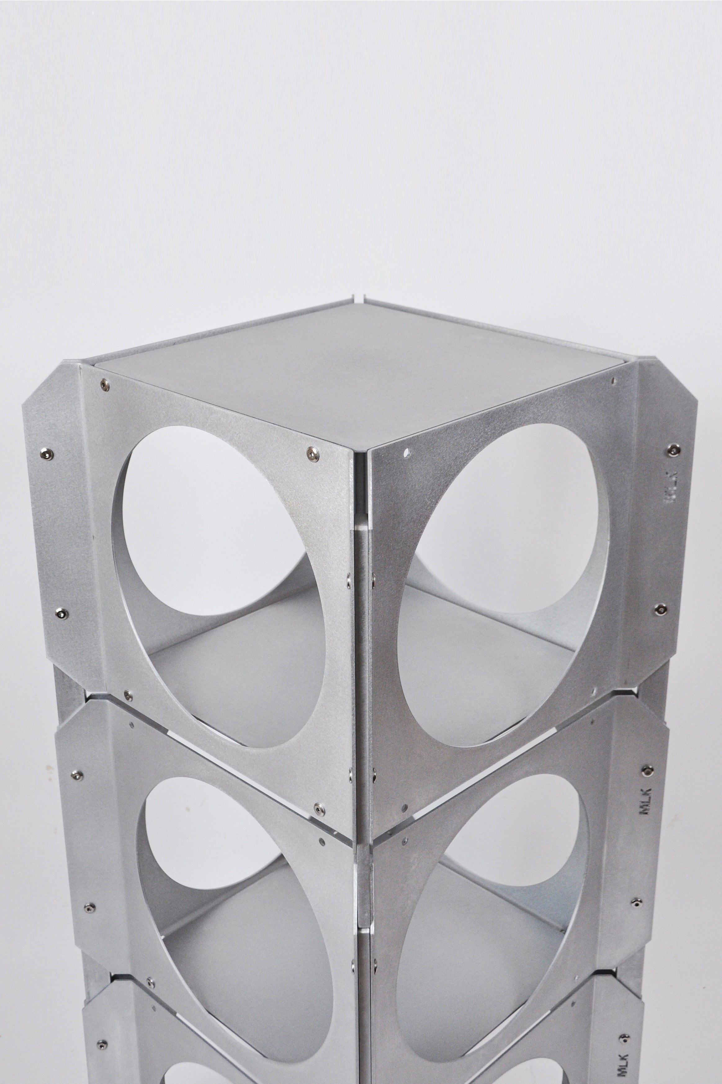 D300 SHELVES MLK furniture