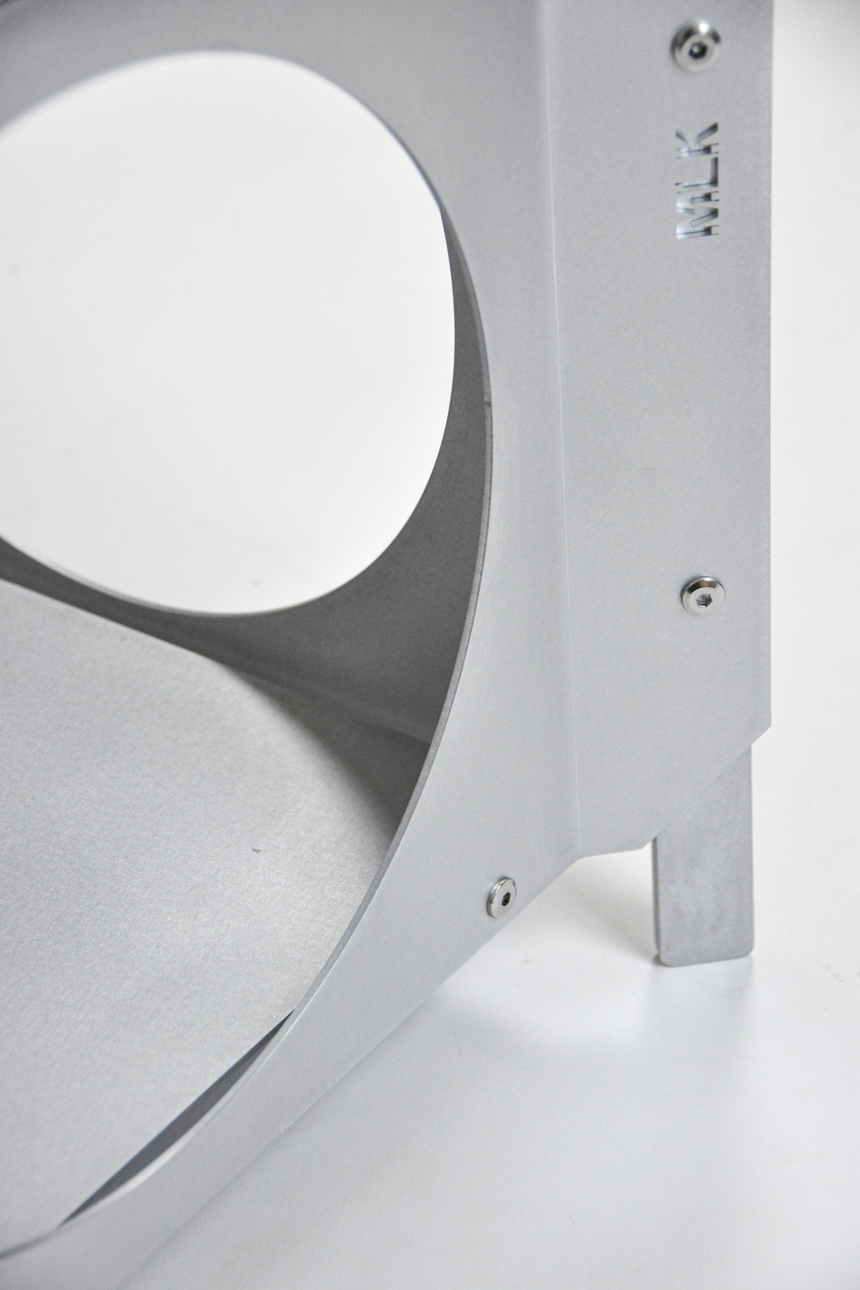 D300 SHELVES MLK furniture