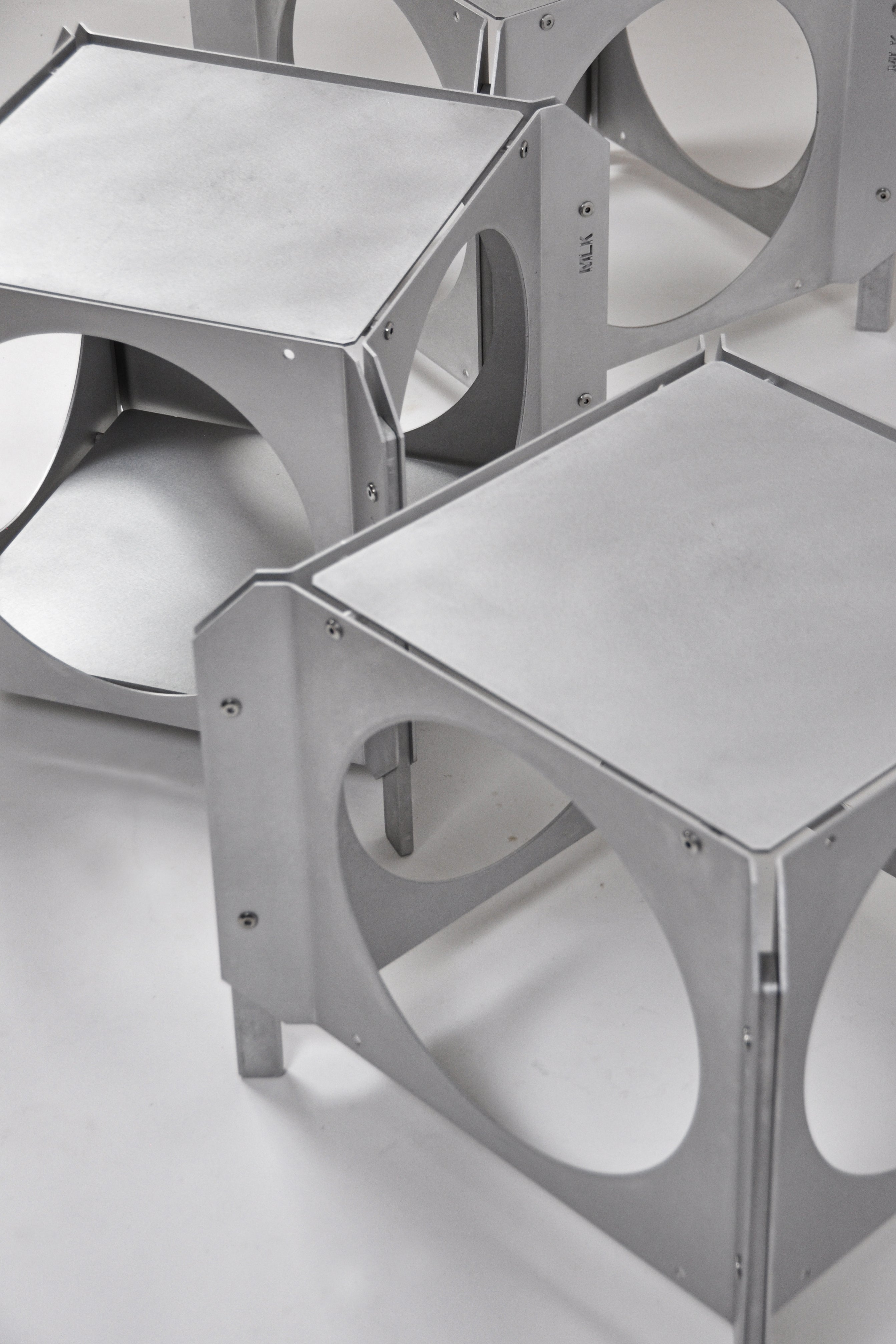 D300 SHELVES MLK furniture