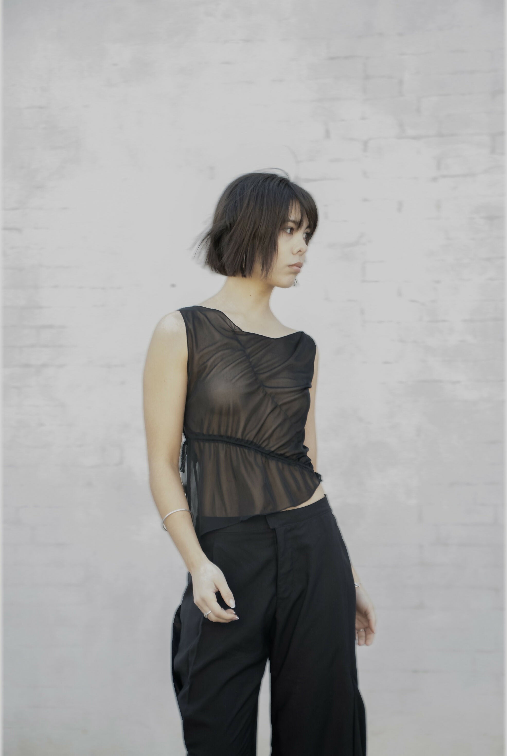 Asymmetrical mesh top Mautou