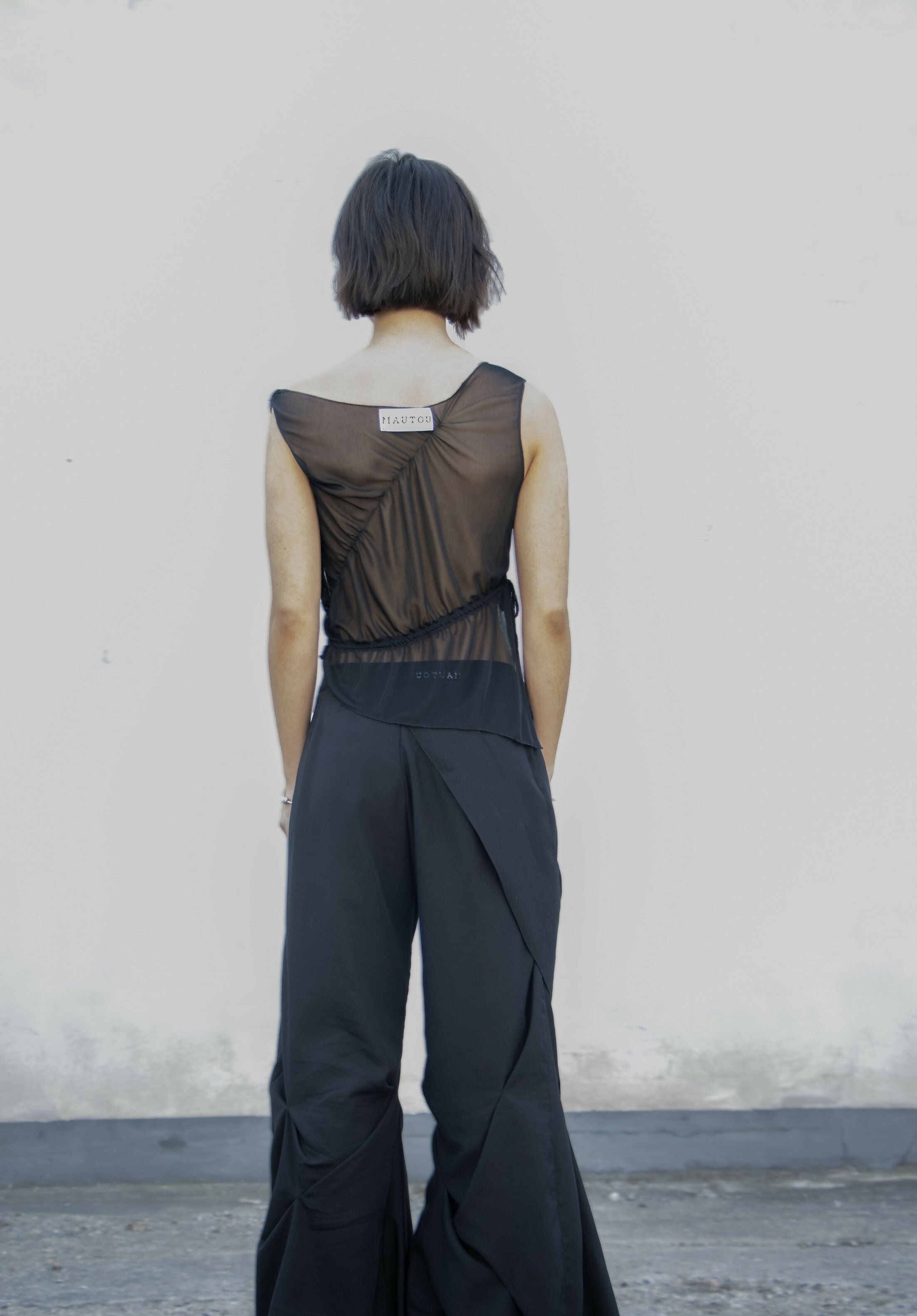 Asymmetrical mesh top Mautou