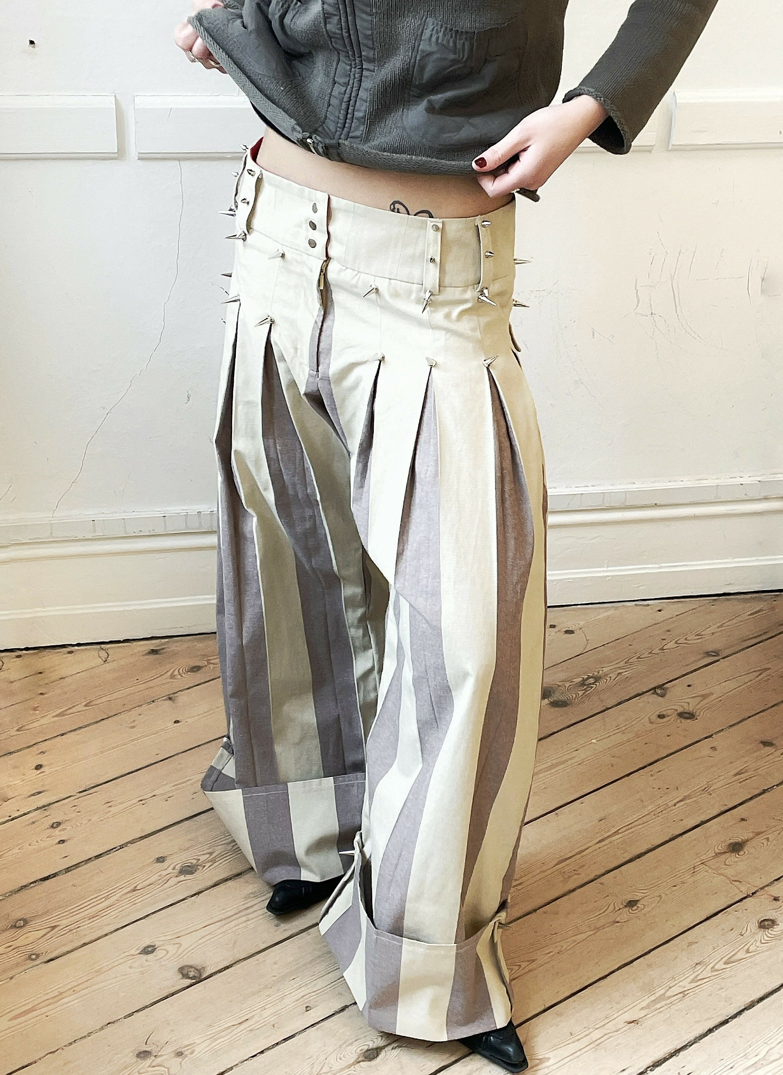 SPIKE PANTS Studio Stars